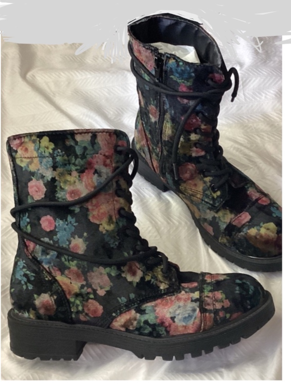 Y2K Madden Girl Black Floral Roses Velvet Combat Boots 7M‎ Steve Madden